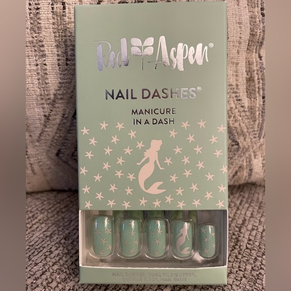 Red Aspen Nail Dashes in Star of the Sea Mermaid NEW - Picture 1 of 4